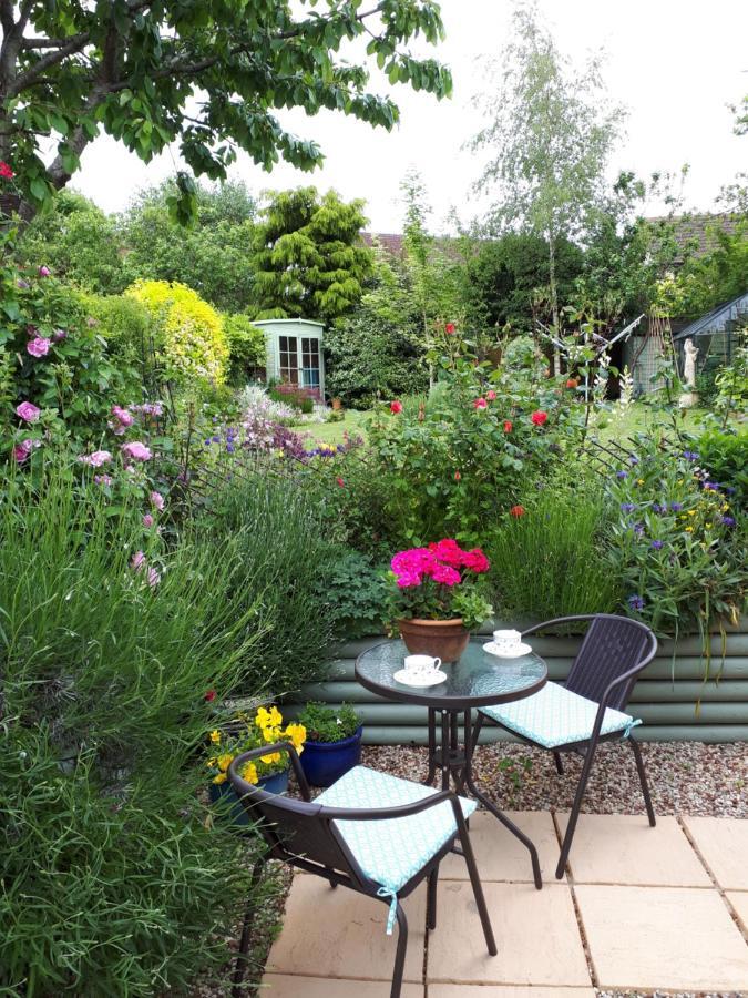 Santi Bhavana Bed & Breakfast Westbury  Exterior foto